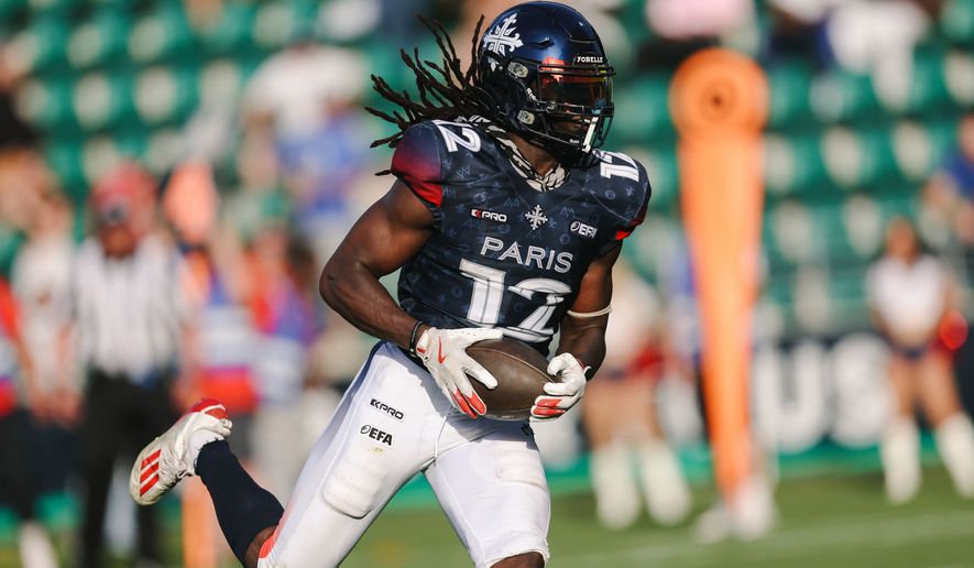 This photo provided by Maxime Le Pihif shows Paris Musketeers wide receiver Hugo Tekedam catching a pass during a game against the Prague Lions on May 24, 2026, in Saint-Ouen-sur-Seine, France. (Maxime Le Pihif via AP)