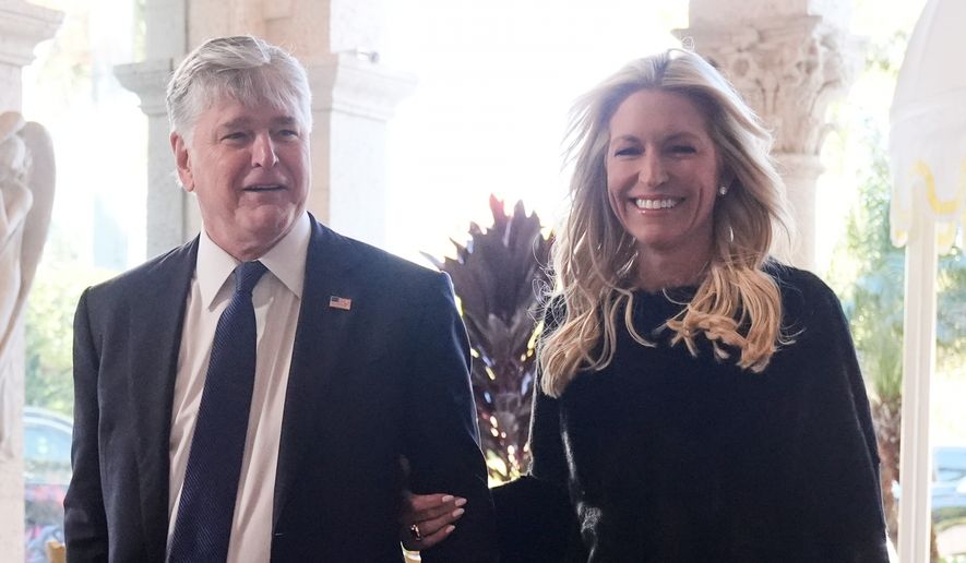 Sean Hannity and Ainsley Earhardt arrive at The Mar-a-Lago Club, Sunday, Feb. 1, 2026, in Palm Beach, Fla., to attend the wedding of White House deputy chief of staff Dan Scavino and Erin Elmore, the director of Art in Embassies at the U.S. Department of State. (AP Photo/Mark Schiefelbein)